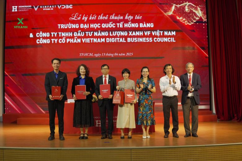VinFast VFXanh hợp tác cùng Đại học Quốc tế Hồng Bàng, mở ra kỷ nguyên "Phủ xanh trường học" 1 Loc Blog Xe 15