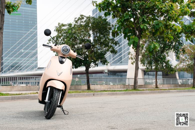 Vinfast Evo Grand ra mắt với pin tháo rời đi được 262km khi sạc đầy 2 105