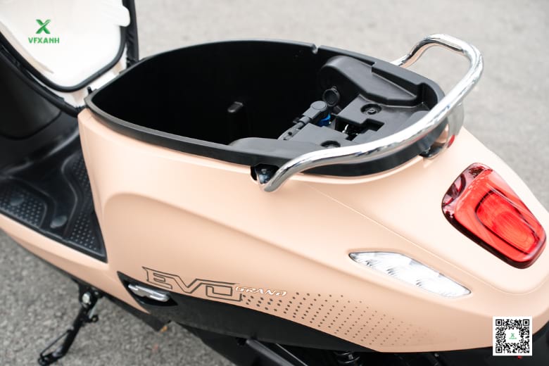 Vinfast Evo Grand ra mắt với pin tháo rời đi được 262km khi sạc đầy 8 112