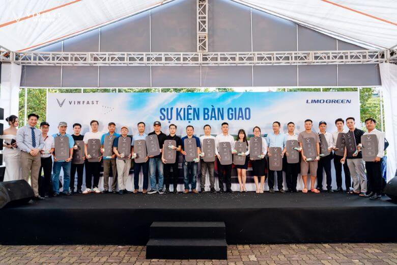 VinFast Limo Green tạo dấu ấn: 250 xe đồng loạt lăn bánh trên toàn quốc 1 Loc Blog xe 10