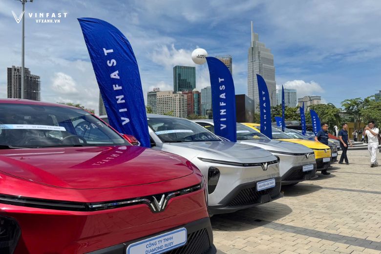 VinFast Limo Green MPV 7 thuần điện chủ lực từ VinFast gia nhập dịch vụ Xanh SM Limo 4 Loc Blog xe 16